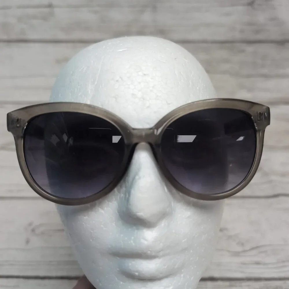 O By Oscar De La Renta Sunglasses SSC5144